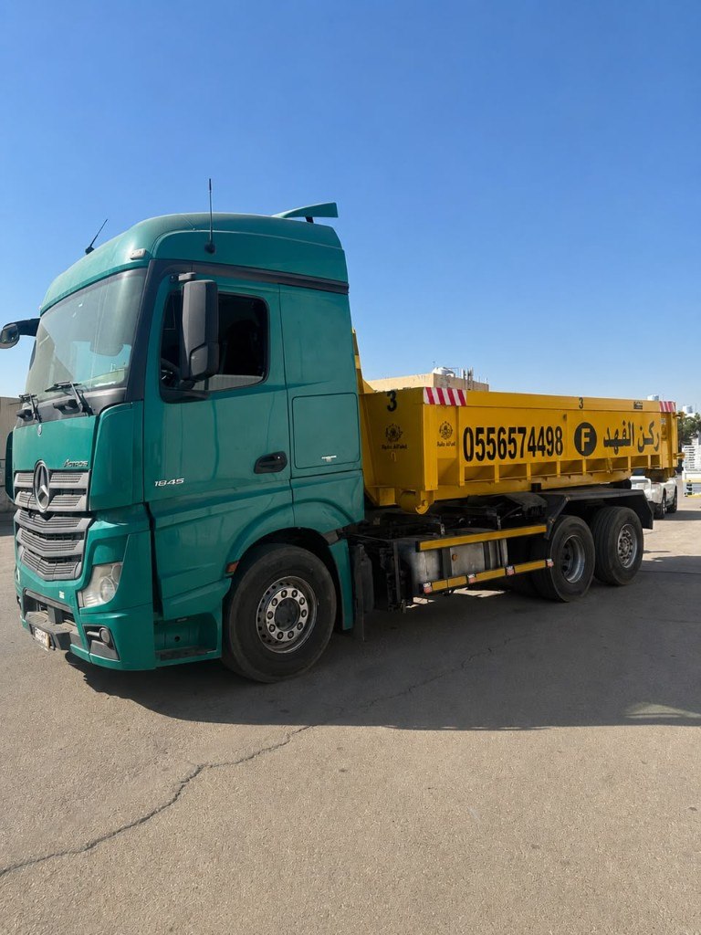 شاحنة ركن الفهد تحمل حاوية مخلفات بناء صفراء في الرياض — 0556574498